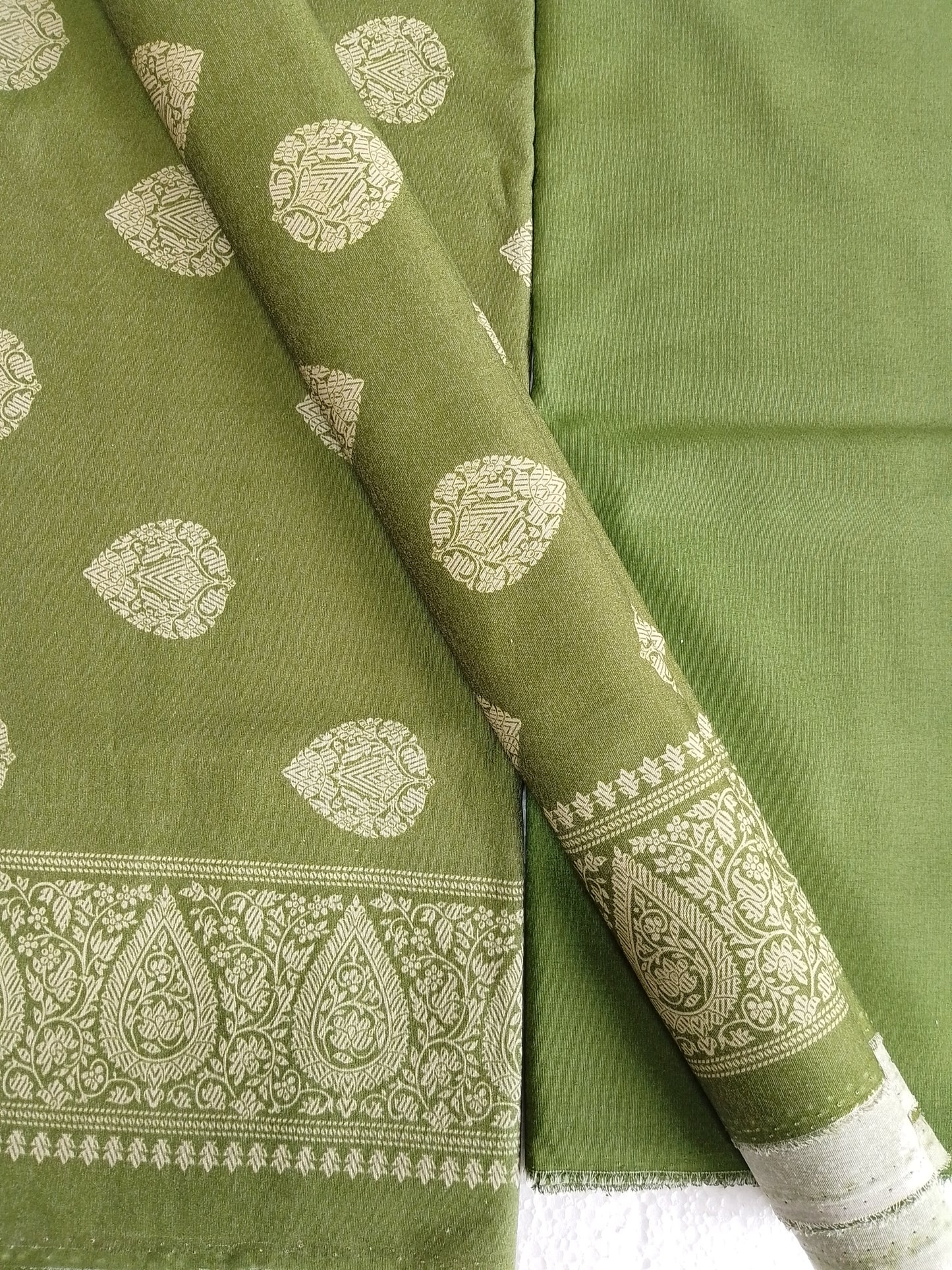 A1 - Rahwaleen Printed Karandi Suit (3-Piece) | ๐โ Parrot Breeze | (R25-200)