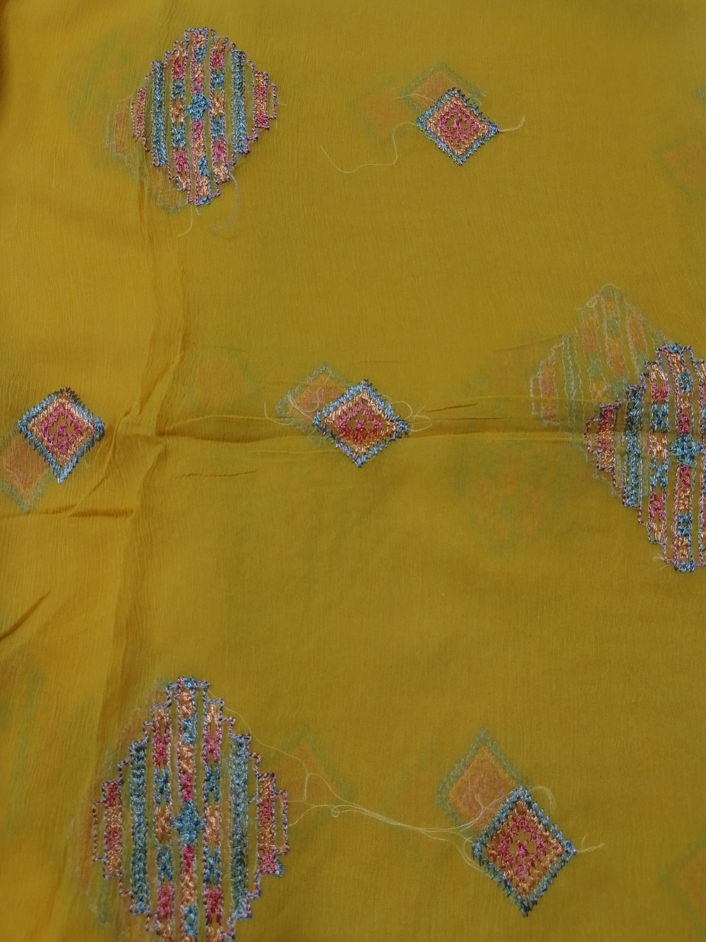 (R25-225) I Rahwaleen Embroidery Karandi Suit (3-Piece) | 🌼 Sunshine Grace | Bareeze Prints