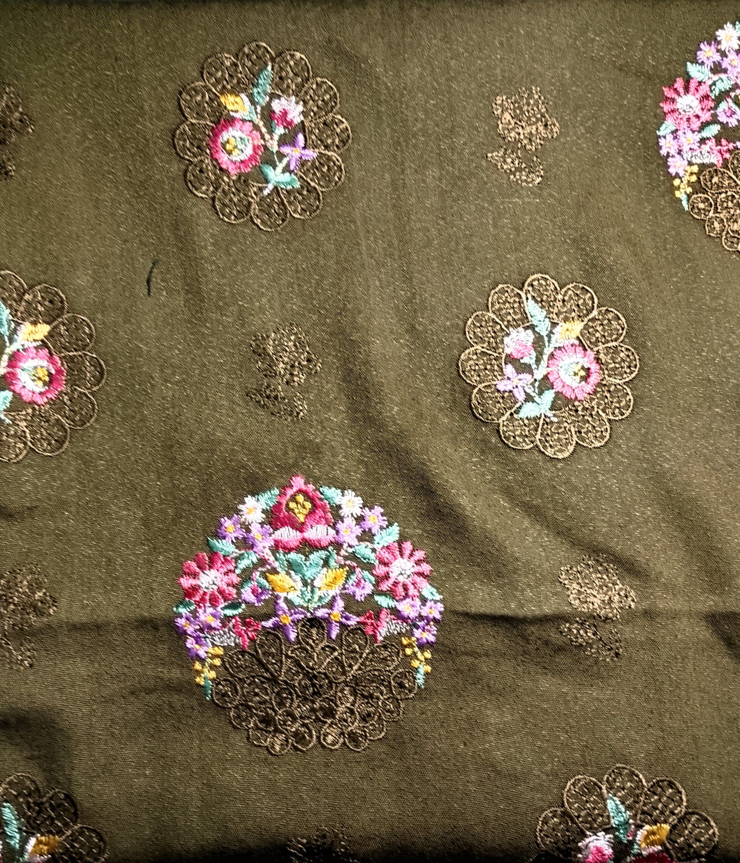 (R25-248) I Rahwaleen Embroidery Karandi Suit (2-Piece) | 🌿 Meadow Bloom | Bareeze Prints