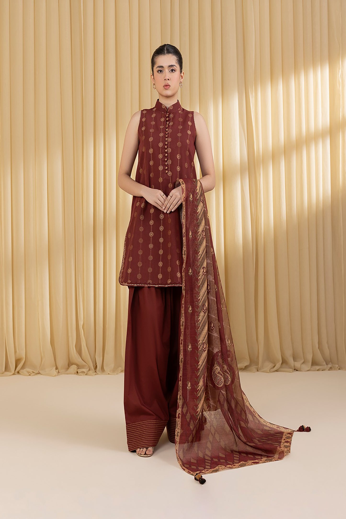 Rahwaleen Embroidery Lawn Suit (3-Piece) | SAPPHIRE Original | 🍷 Dusty Rosewood | (R25-168)