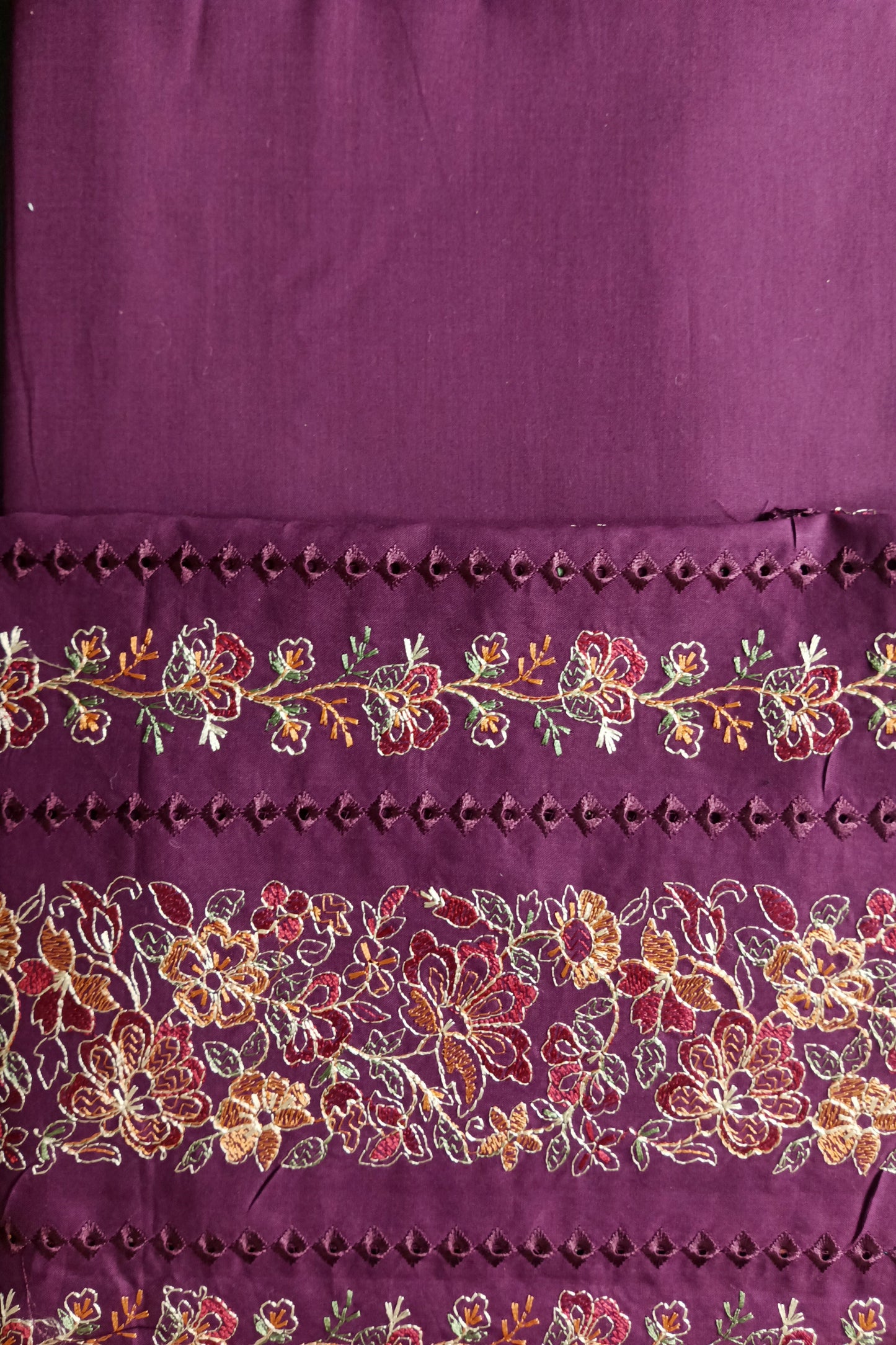 Rahwaleen Embroidery Lawn Suit with Chicken Kari (2-Piece) |🪻 Violet Whispers | (R25-086)