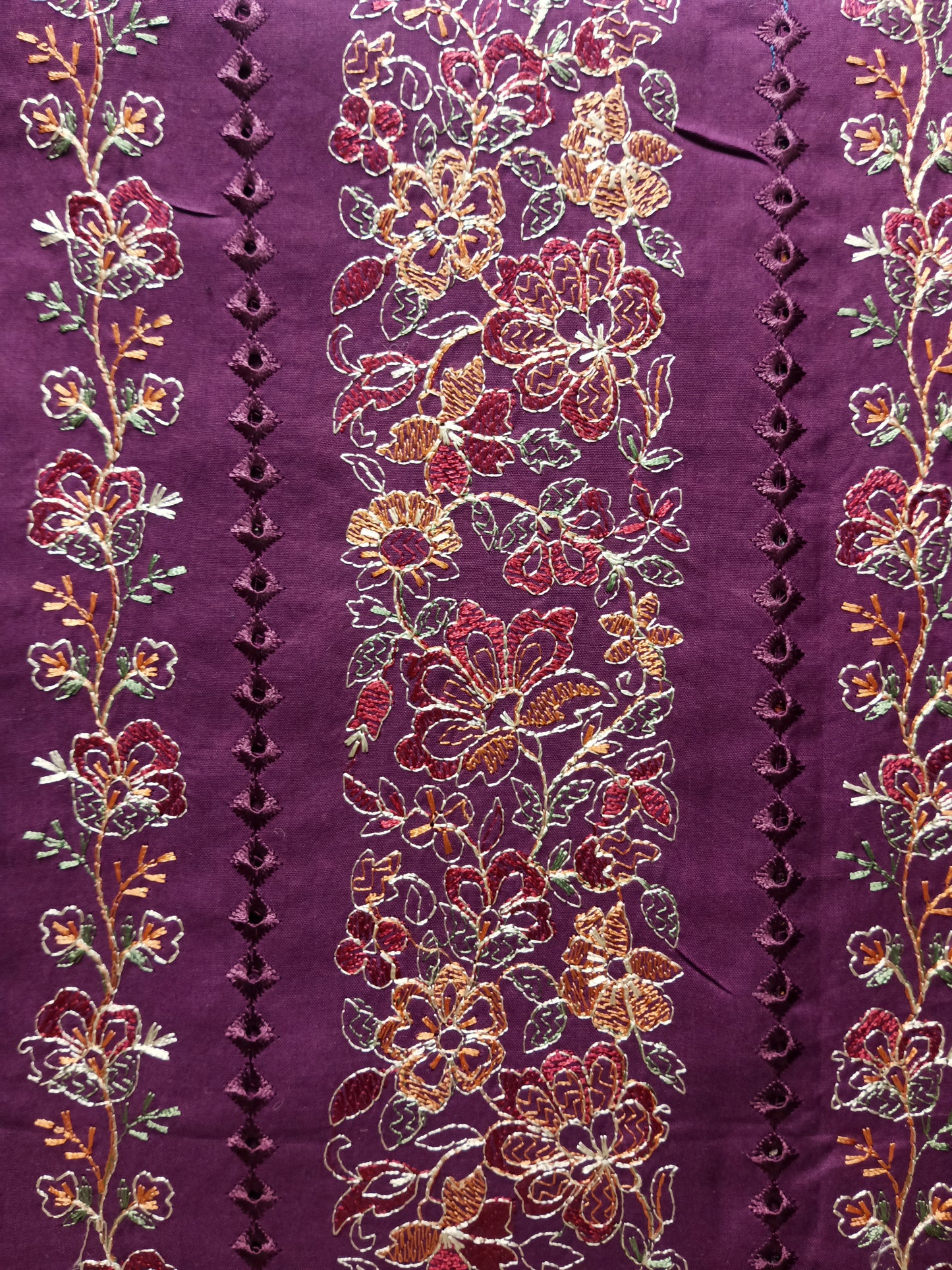 Rahwaleen Embroidery Lawn Suit with Chicken Kari (2-Piece) |🪻 Violet Whispers | (R25-086)