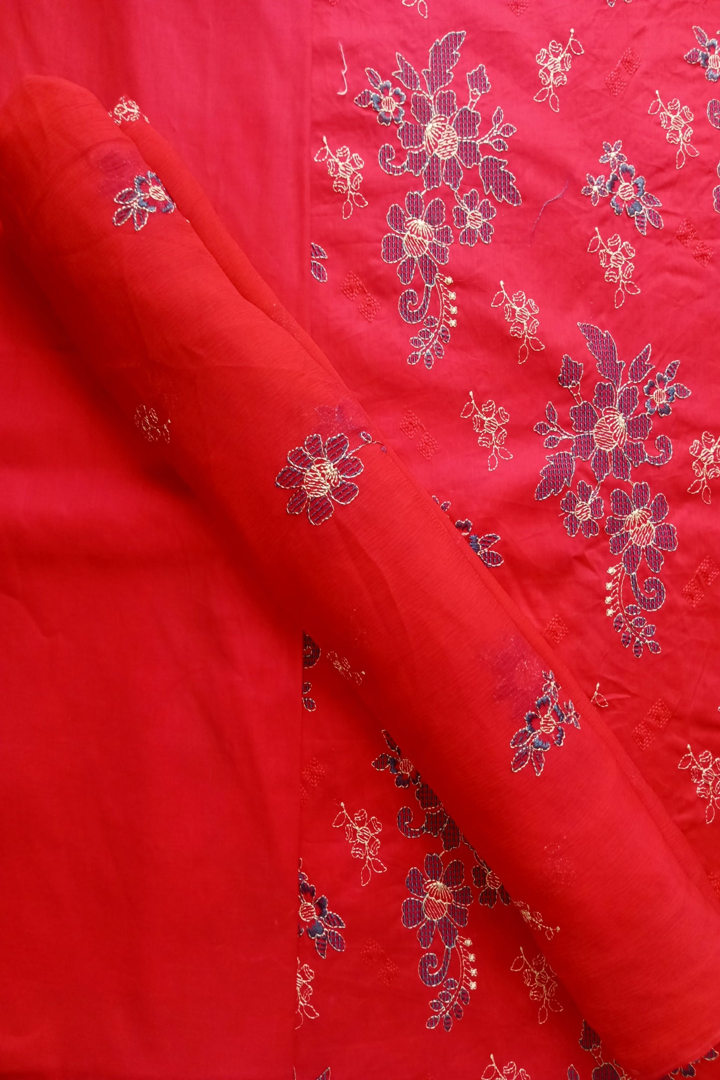 Rahwaleen Embroidery Lawn Suit (3-Piece) |❤️ Scarlet Elegance | (R25-078)