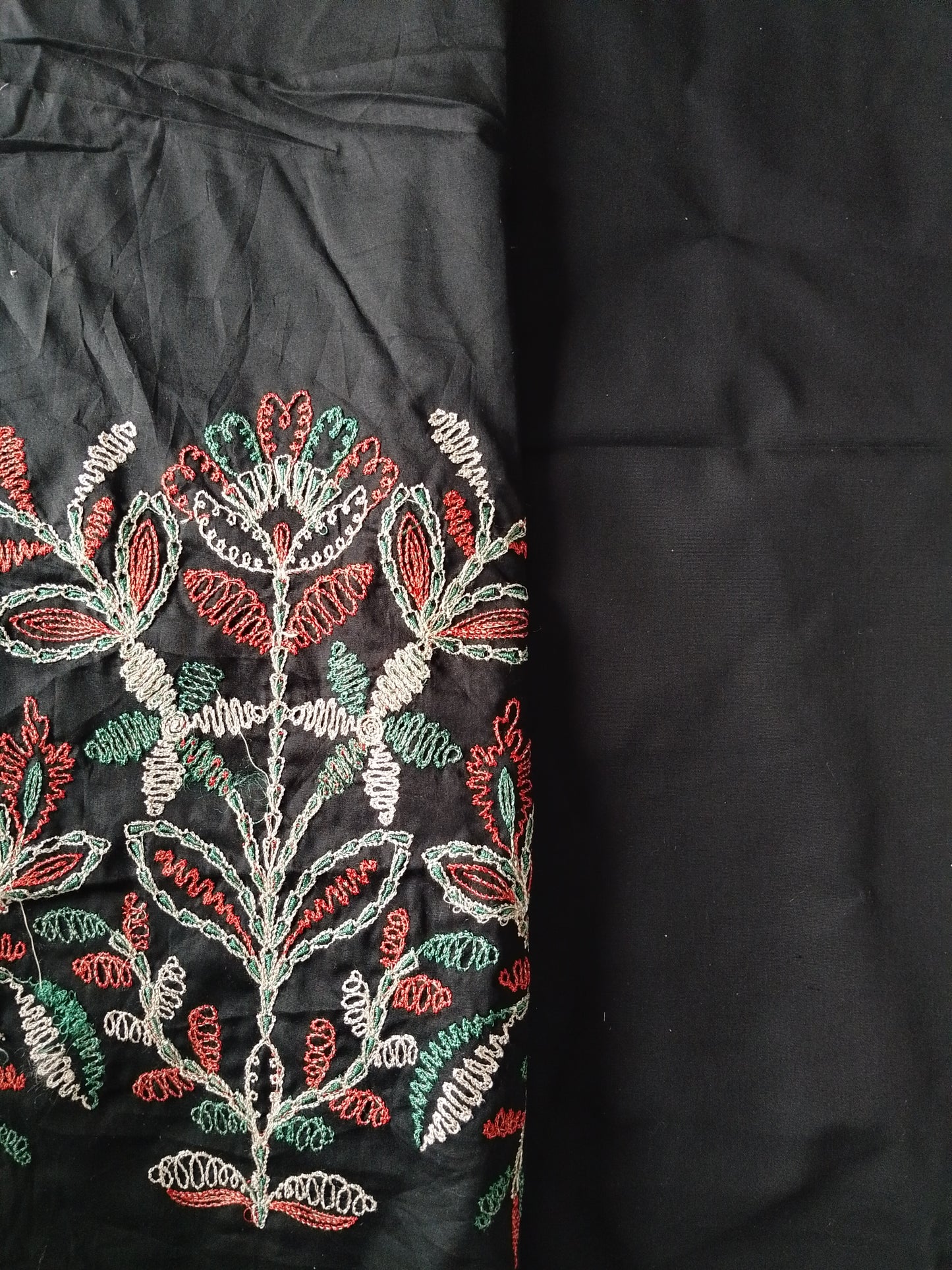 Rahwaleen Embroidery Lawn Suit (3-Piece) | SAPPHIRE Original | 🖤 Noir Black | (R25-169)
