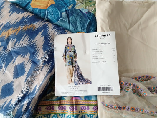 Rahwaleen Embroidery Lawn Suit (3-Piece) | SAPPHIRE Original | 🌼 Muted Blossom | (R25-170)