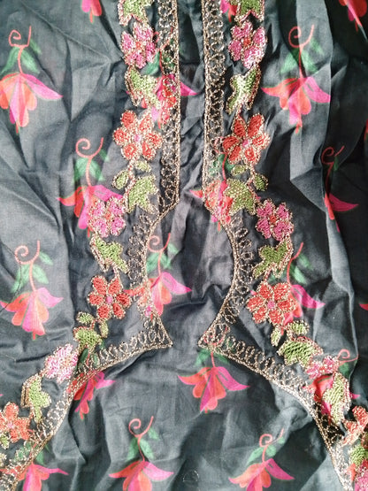 Rahwaleen Embroidery Lawn Suit (3-Piece) | SAPPHIRE Original | 🌸🖤 Midnight Bloom | (R25-173)