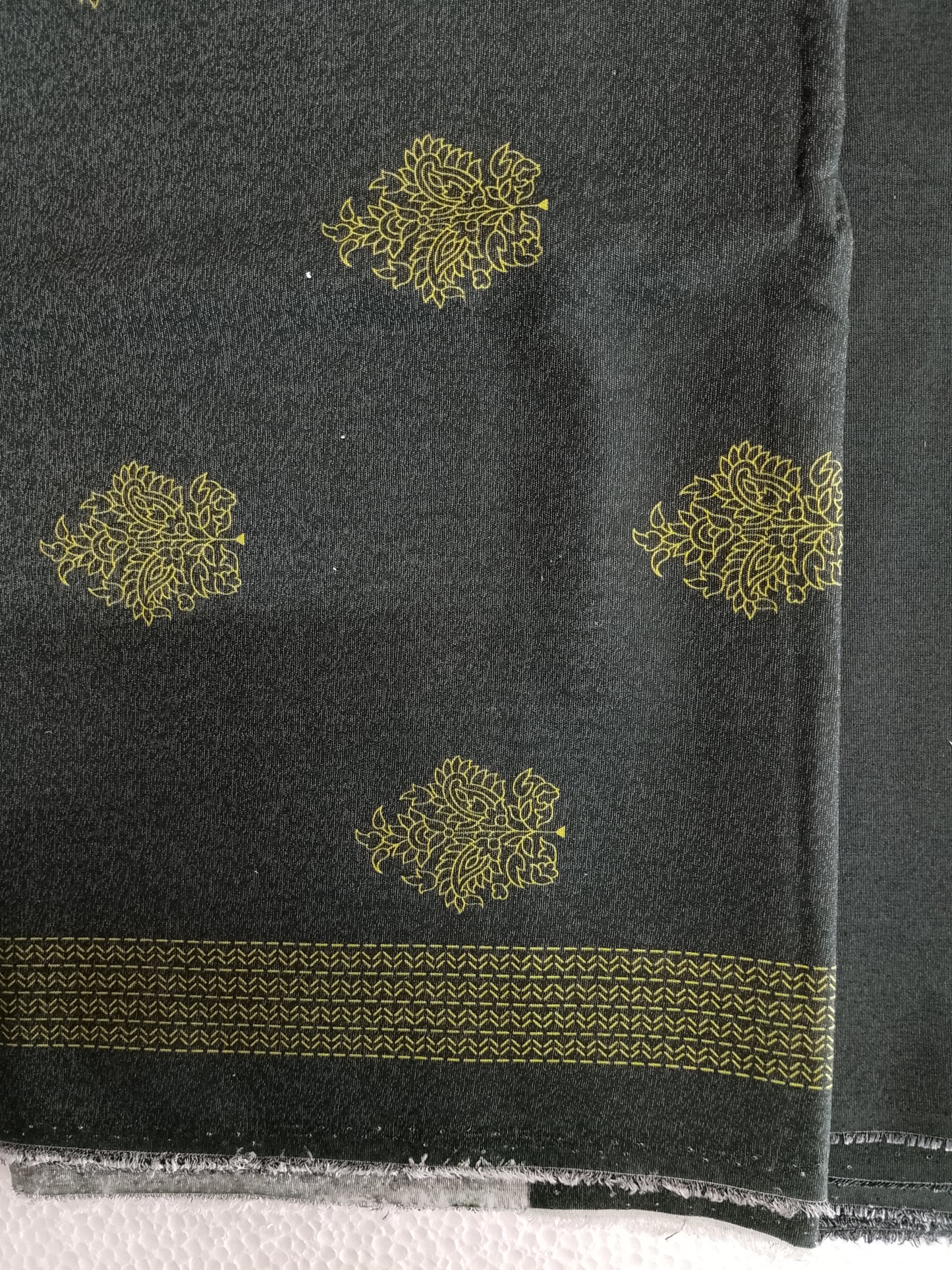 Rahwaleen Winter Printed Karandi Suit (3-Piece) | 💚 Golden Bloom | (R25-196)