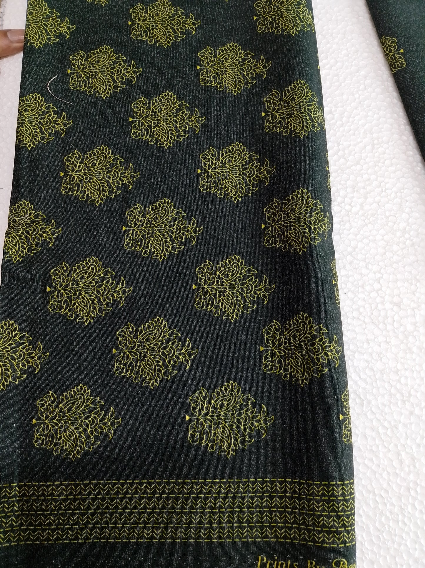 Rahwaleen Winter Printed Karandi Suit (3-Piece) | 💚 Golden Bloom | (R25-196)
