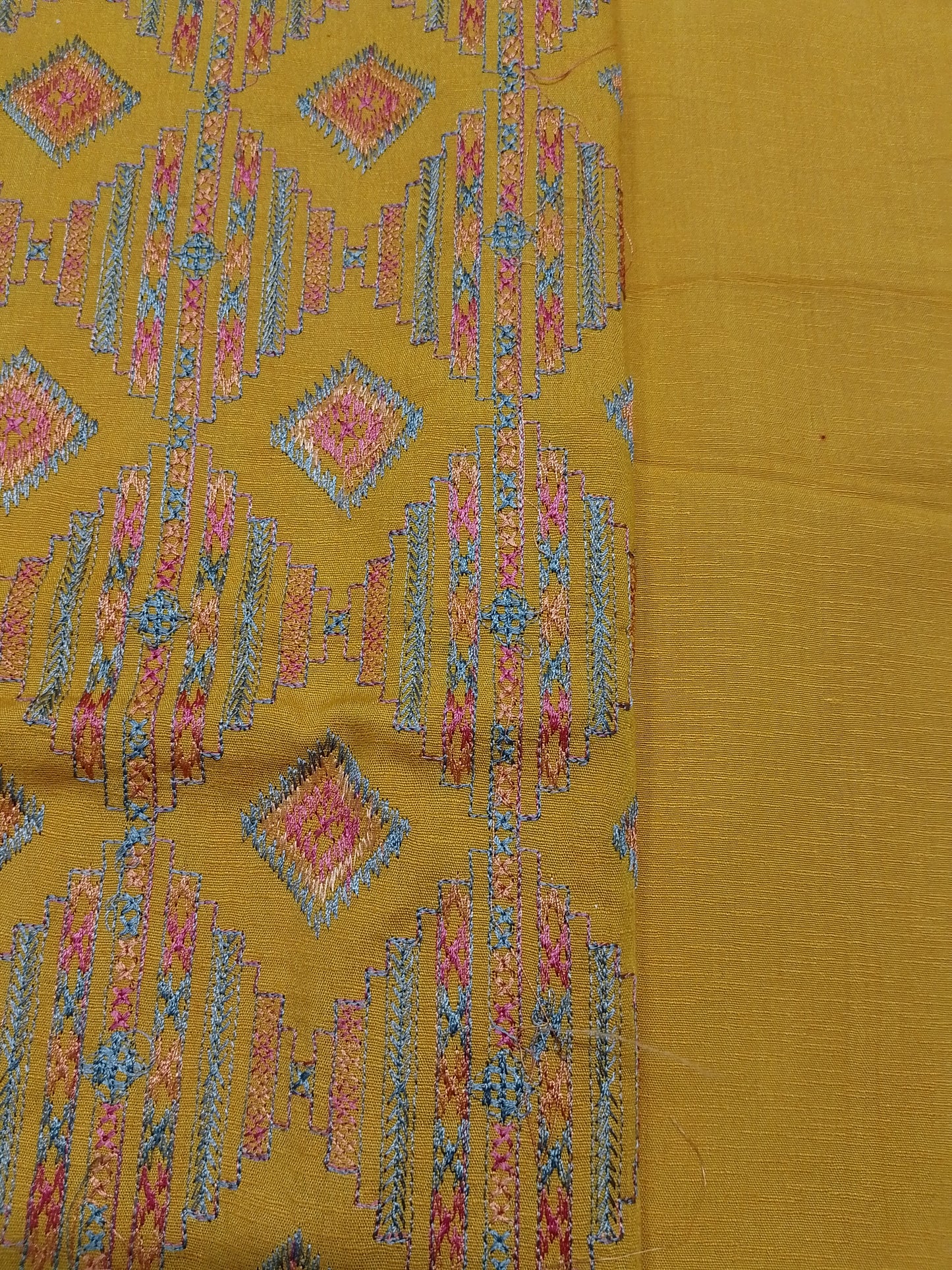 (R25-225) I Rahwaleen Embroidery Karandi Suit (3-Piece) | 🌼 Sunshine Grace | Bareeze Prints