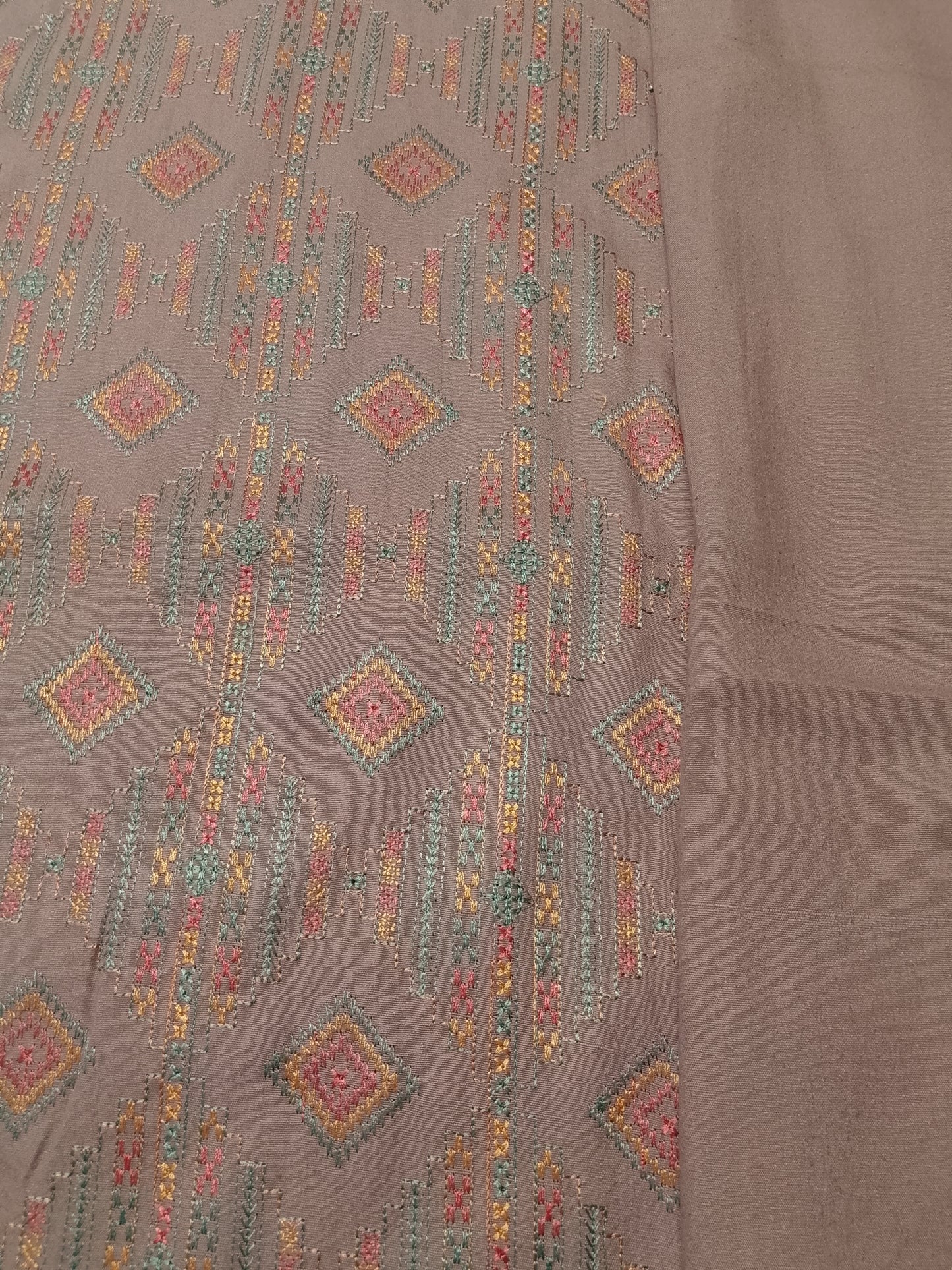 (R25-227) I Rahwaleen Embroidery Karandi Suit (3-Piece) | 🌸 Mauve Grace shade | Bareeze Prints