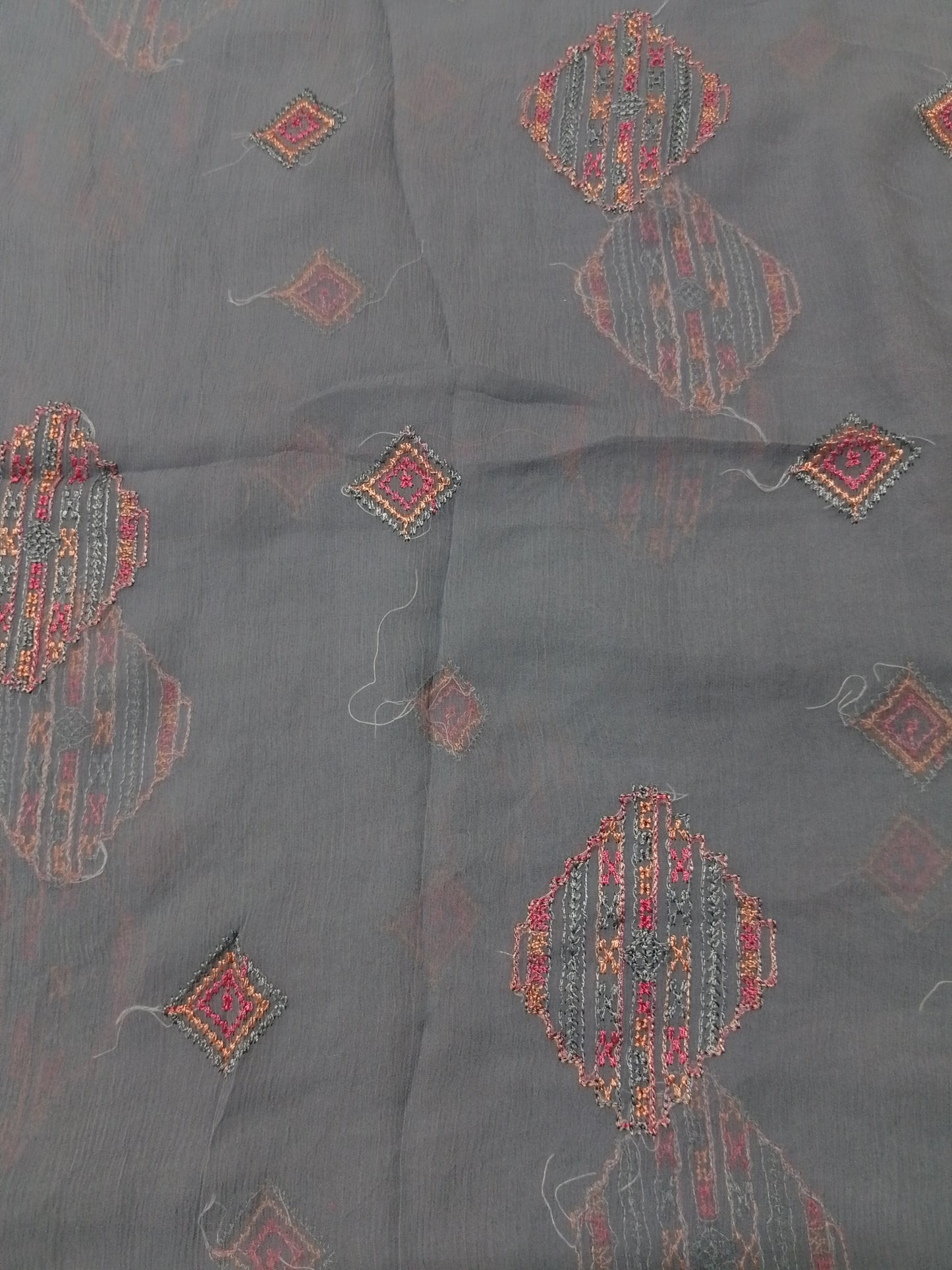 (R25-228) I Rahwaleen Embroidery Karandi Suit (3-Piece) | 🩶 GeoCharm Grey | Bareeze Prints