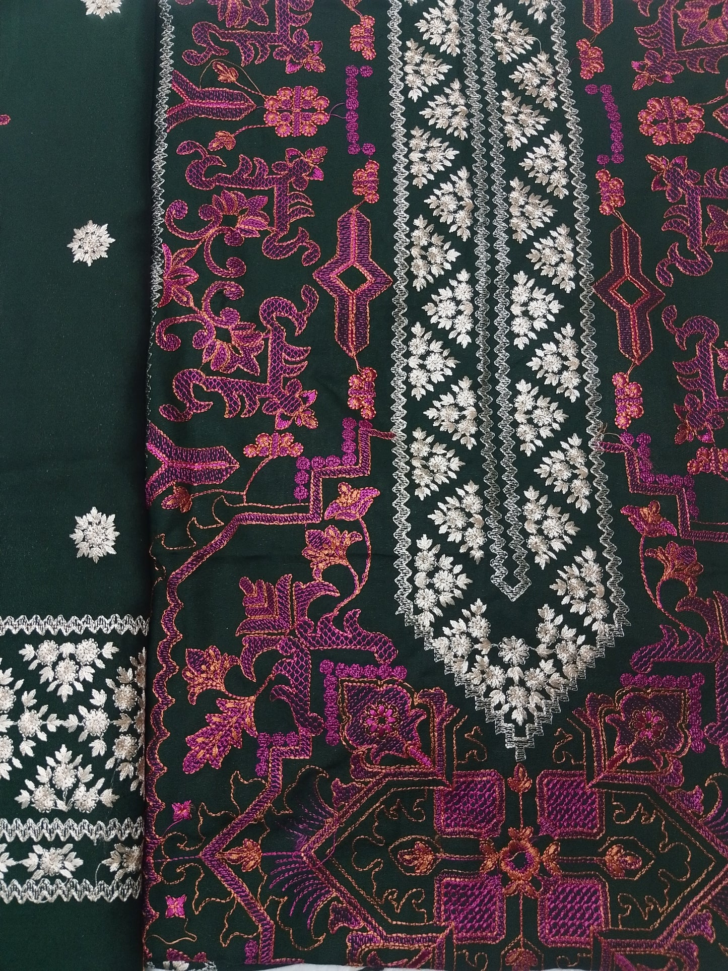 (R25-216) I Rahwaleen Embroidered Karandi Suit (3-Piece) | 🌿 Emerald Charm | Bareeze Prints