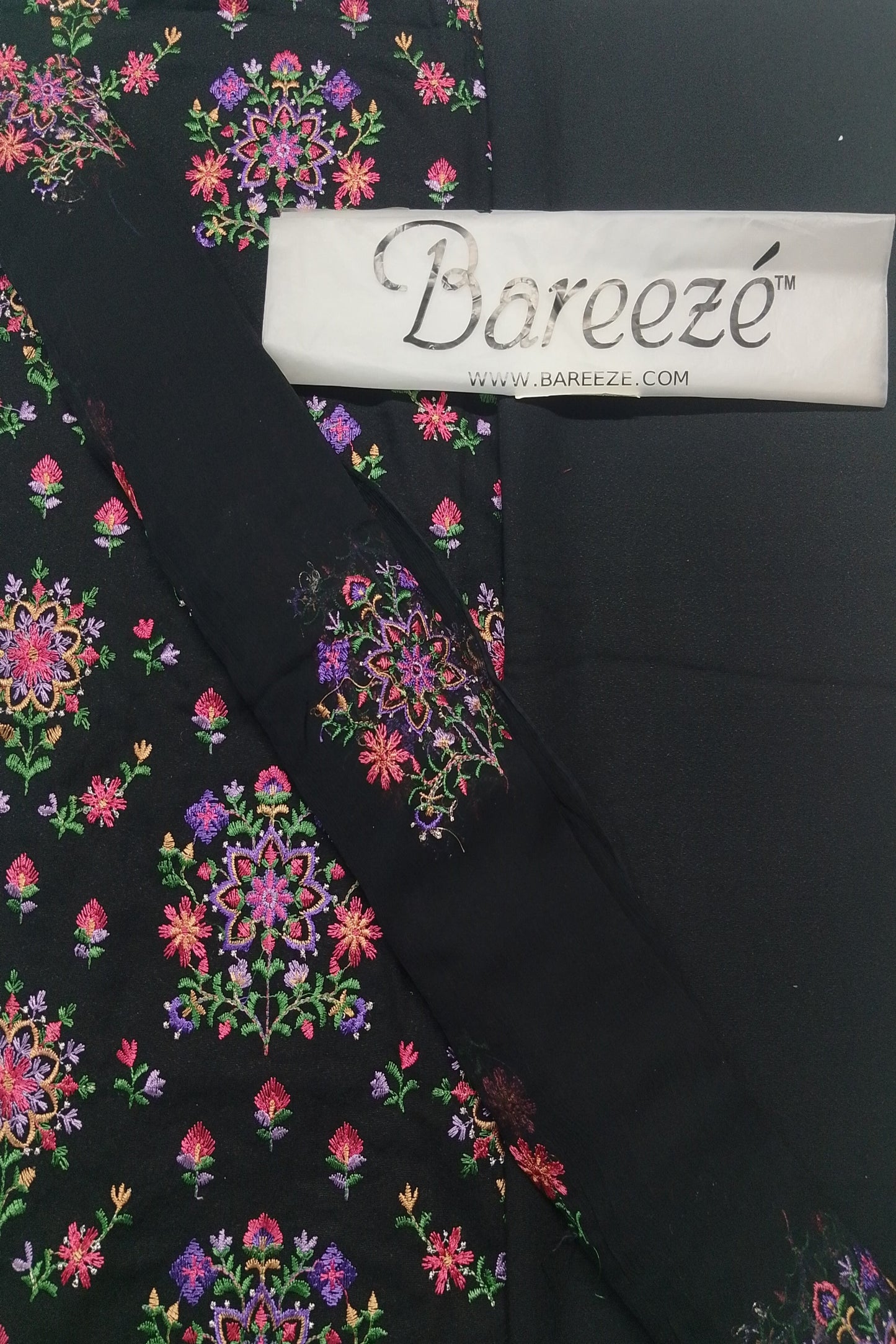 (R25-230) I Rahwaleen Embroidery Karandi Suit (3-Piece) | 🖤🌹 Ebony Charm | Bareeze Prints