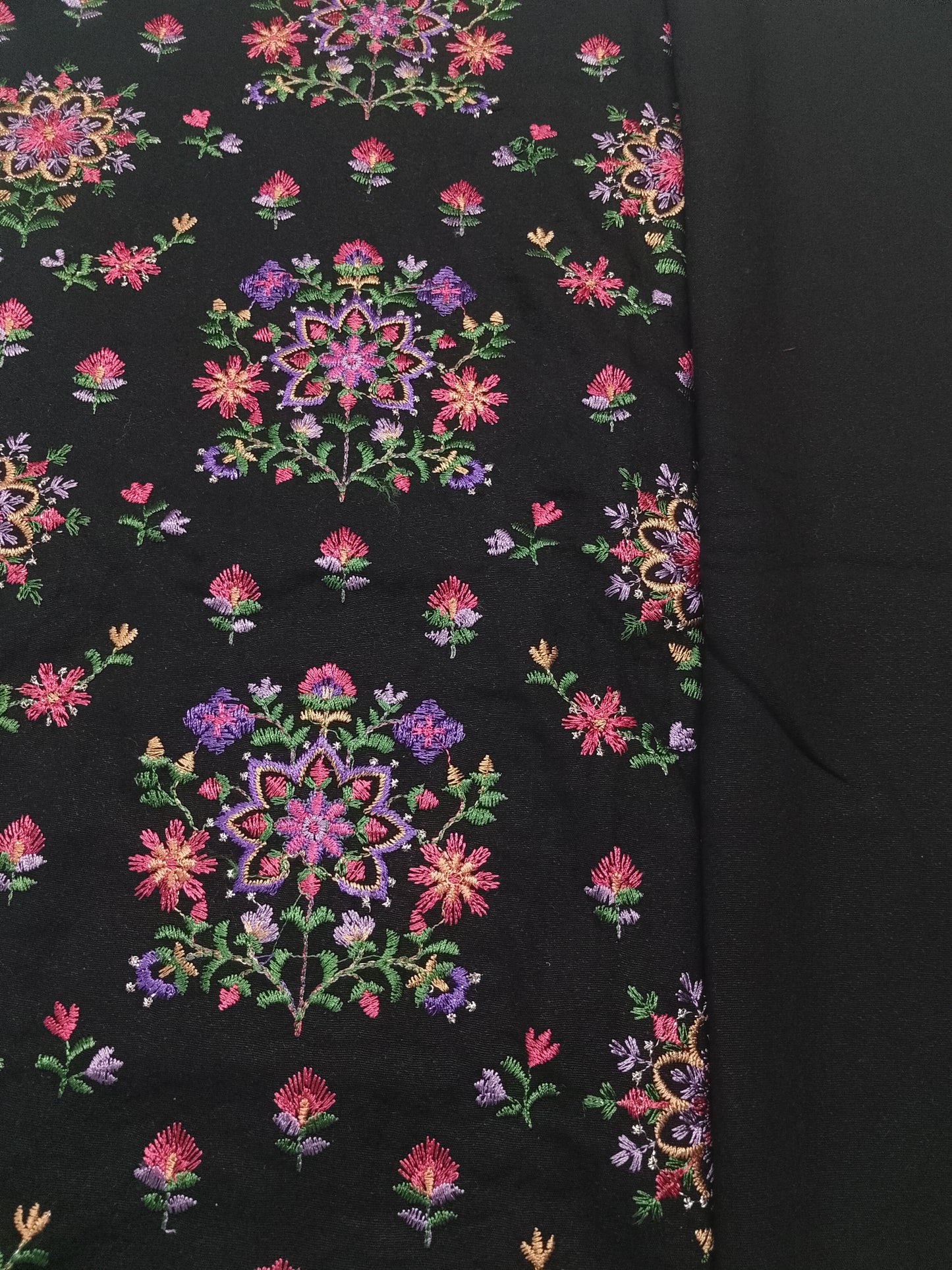 (R25-230) I Rahwaleen Embroidery Karandi Suit (3-Piece) | 🖤🌹 Ebony Charm | Bareeze Prints