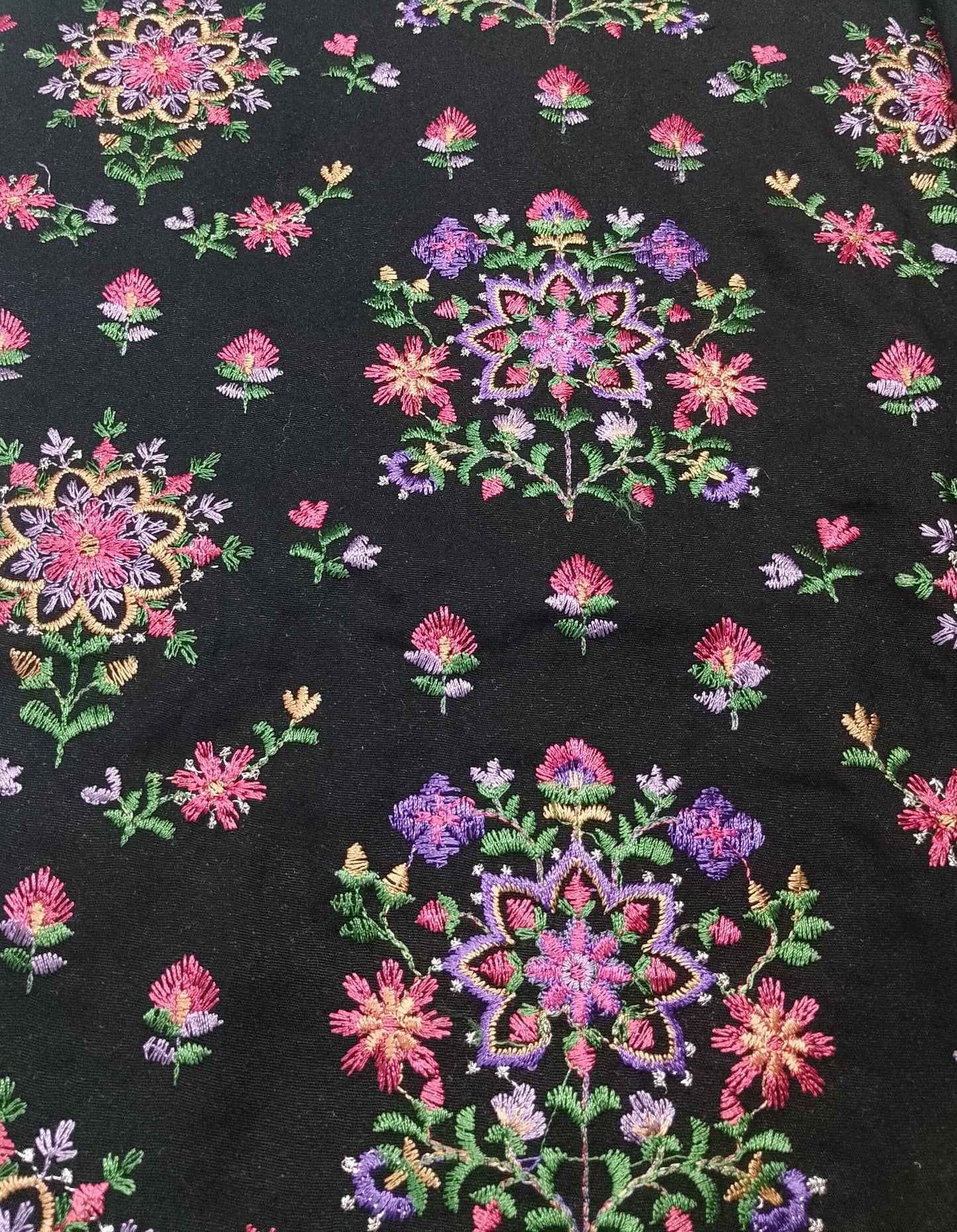 (R25-230) I Rahwaleen Embroidery Karandi Suit (3-Piece) | 🖤🌹 Ebony Charm | Bareeze Prints