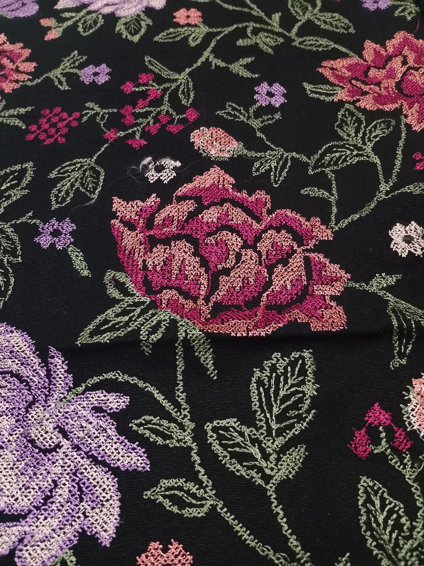 (R25-231) I Rahwaleen Embroidery Karandi Suit (3-Piece) | 🖤 Noir Elegance | Bareeze Prints