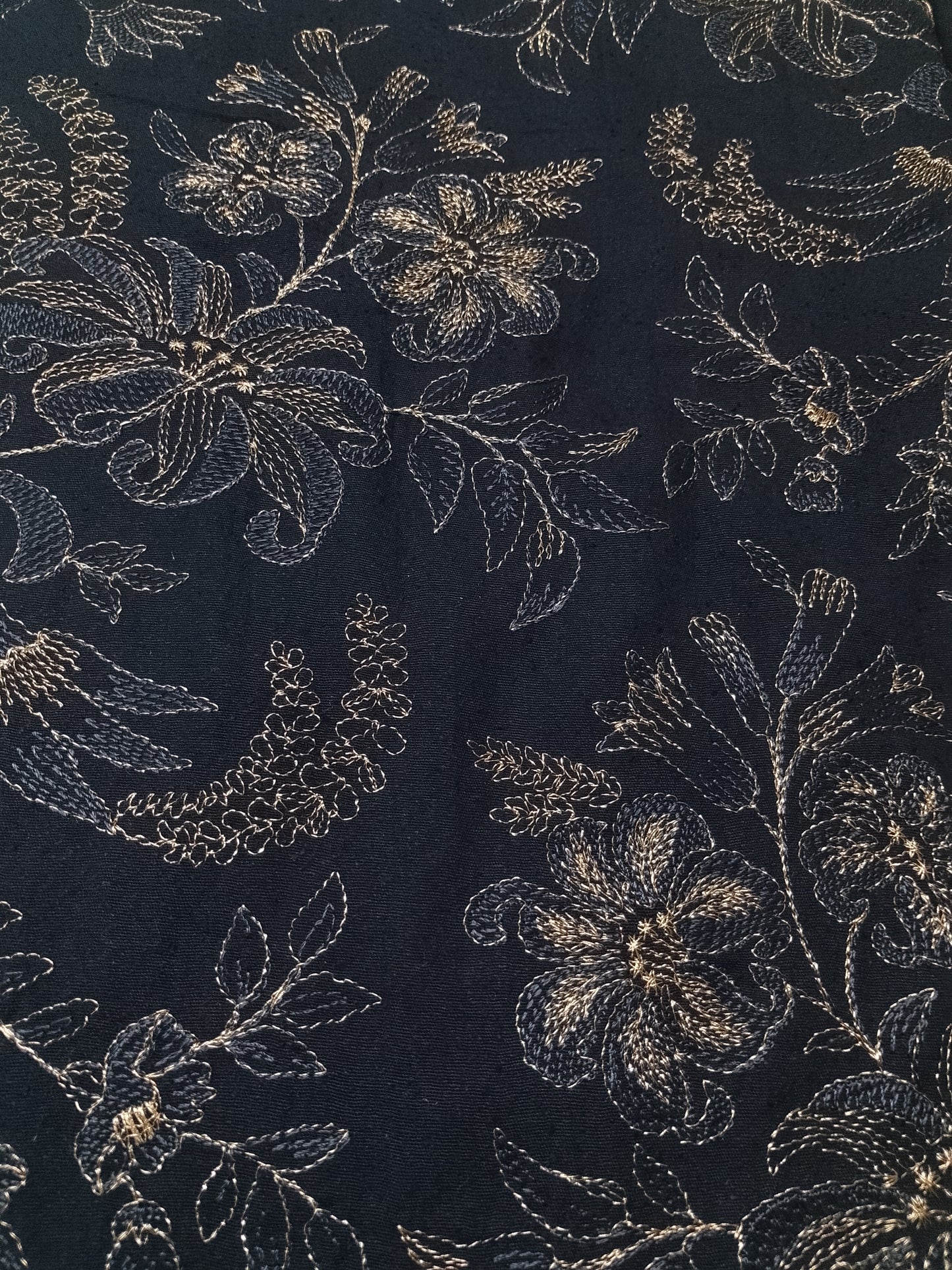 (R25-223) I Rahwaleen Embroidery Karandi Suit (3-Piece) | 🩶 Silver Dusk | Bareeze Prints