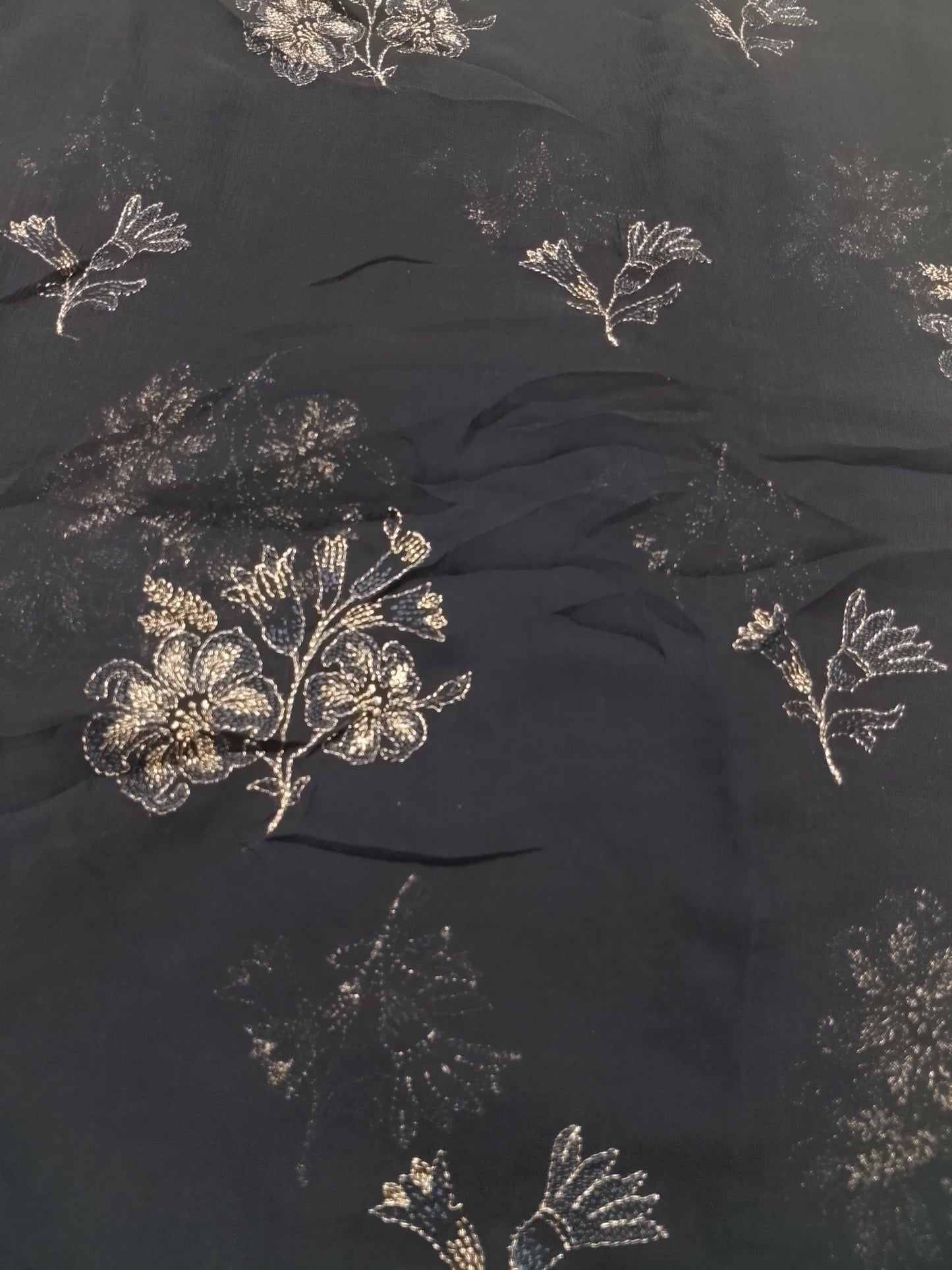 (R25-223) I Rahwaleen Embroidery Karandi Suit (3-Piece) | 🩶 Silver Dusk | Bareeze Prints