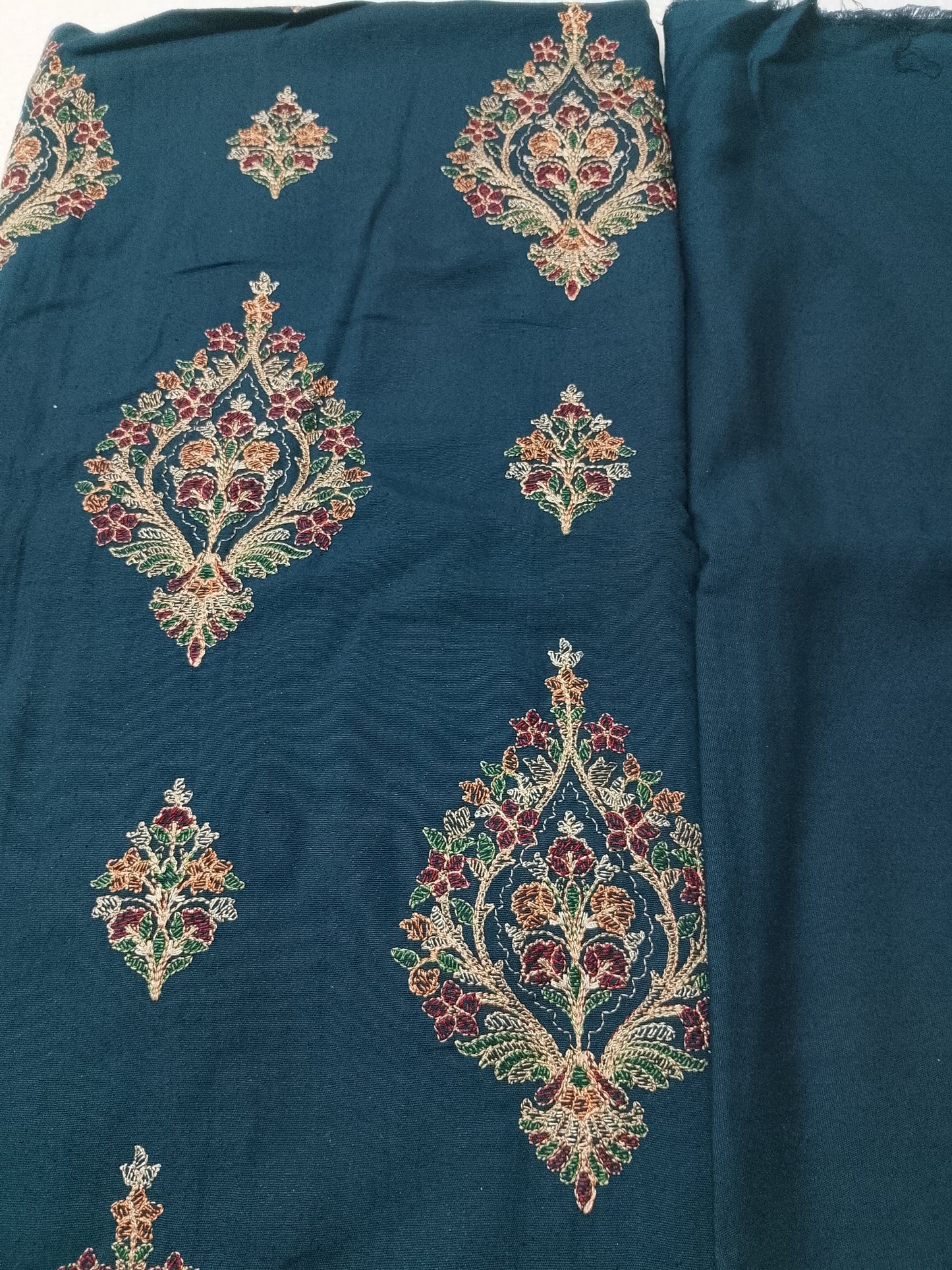 (R25-242) I Rahwaleen Embroidery Karandi Suit (3-Piece) | ⚜️ Zinc Charm | Bareeze Prints