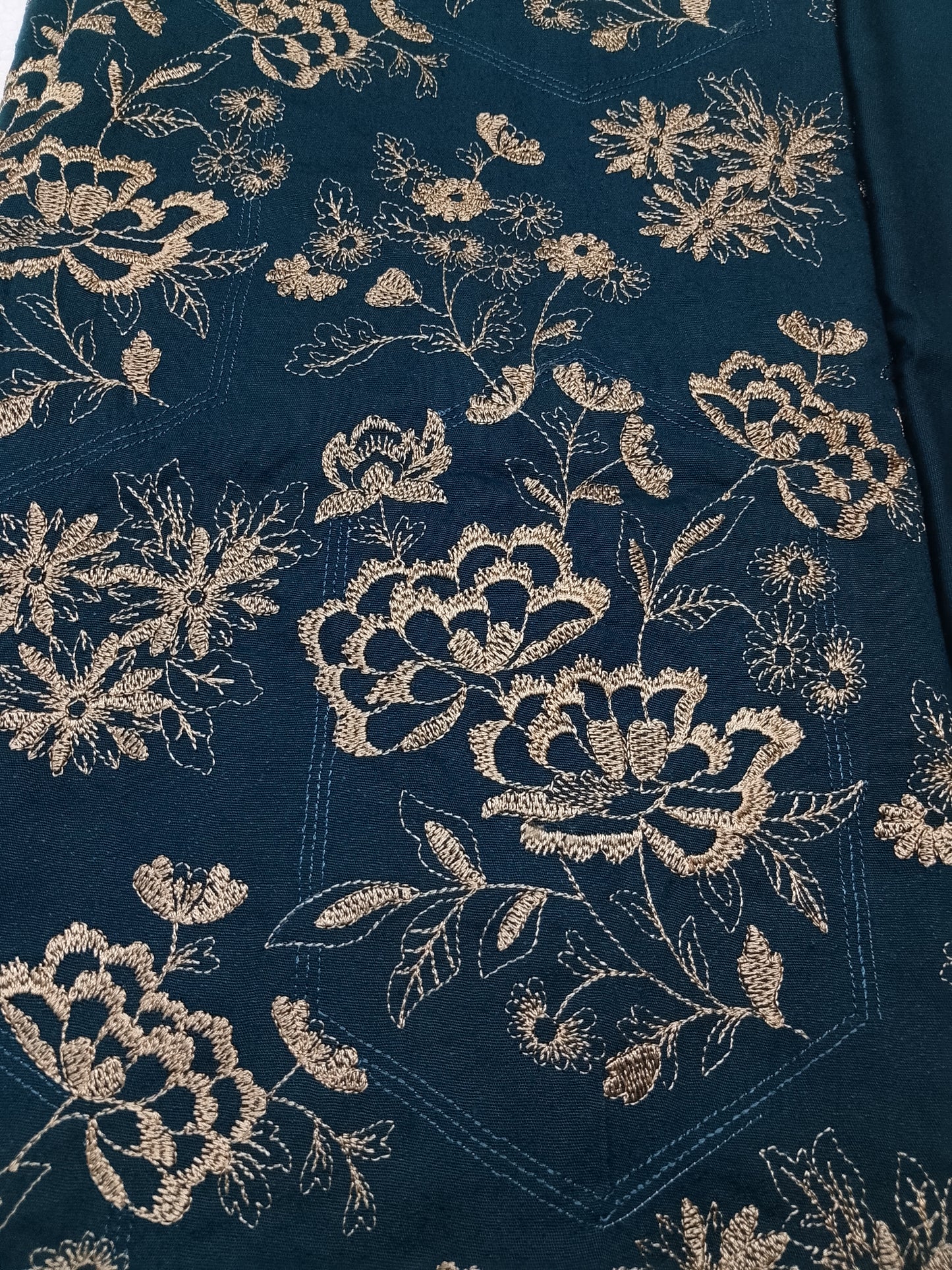 (R25-243) I Rahwaleen Embroidery Karandi Suit (3-Piece) | 🍃 Seafoam Glow | Bareeze Prints